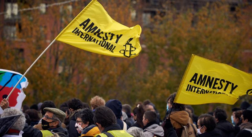 Rasszizmus és toxikus munkakörnyezet jellemzi az Amnesty International belső működését