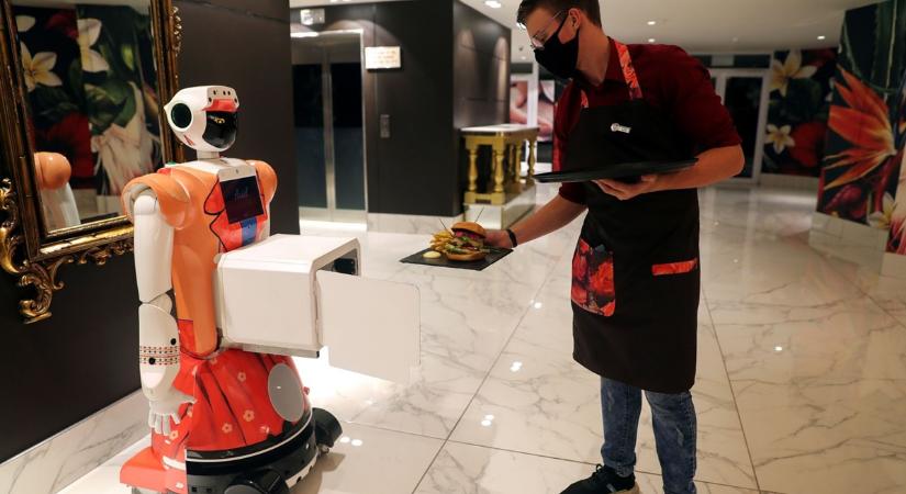 Robotokkal és mesterséges intelligenciával tehetik biztonságosabbá a szállodákat