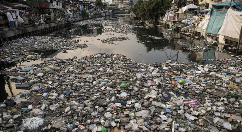Nevenincs ázsiai folyókból ömlik a műanyag a tengerekbe