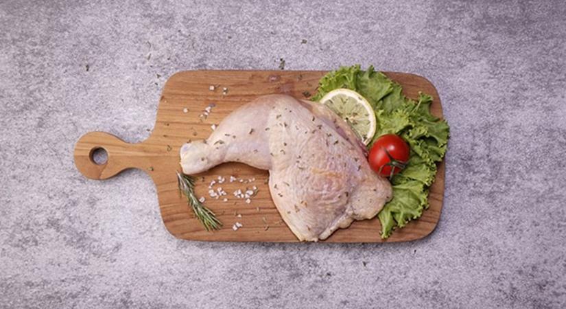 A magyar fogyasztók még mindig megmossák a csirkehúst, pedig nem szabadna