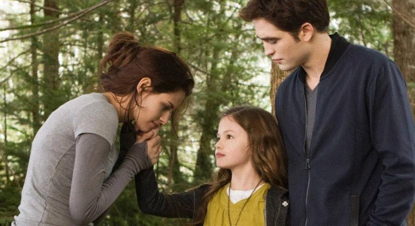 Bombanő lett Renesmee, az Alkonyat-filmekben Edward és Bella lányát alakító gyerekszínész - Fotók