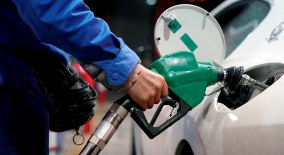 Rossz hír az autósoknak: kétszer is emelkednek az üzemanyagárak a héten