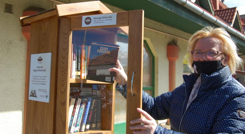 Ingyen könyvtár nyílt a lakiteleki piactéren