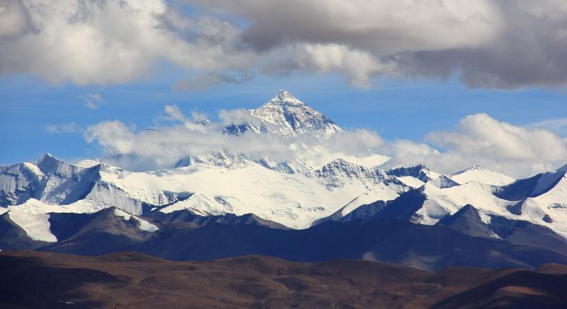 Járványkitöréstől tartanak a Mount Everest alaptáborában