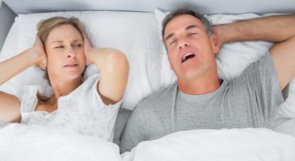 A horkolás növeli a stroke kockázatát