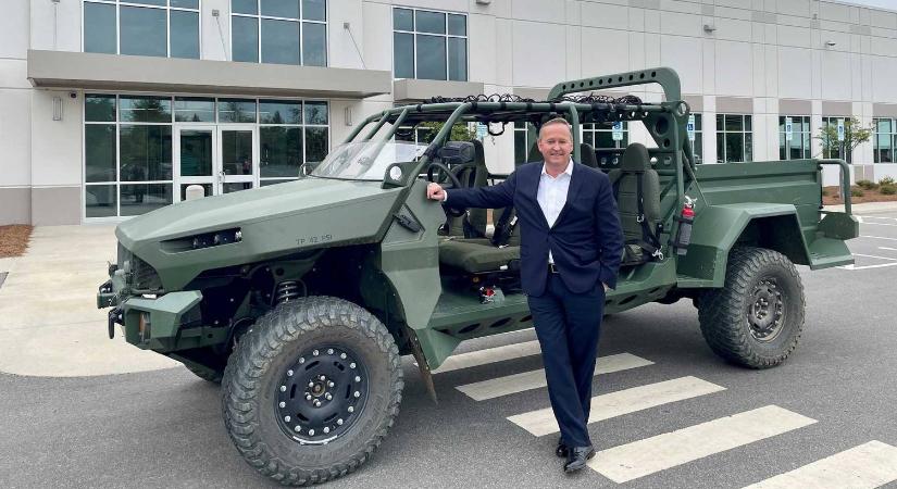 Elektromos katonai terepjárót készített a GM Defense
