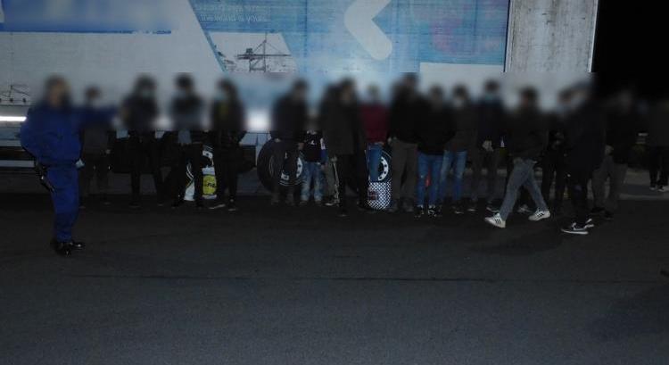Több mint kétszáz migránst fogtak el a magyar rendőrök az elmúlt 24 órában