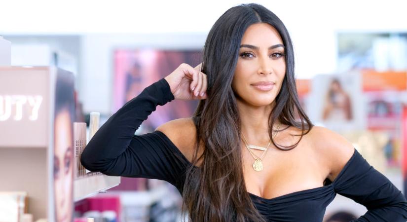 Kim Kardashian olyan ruhában kondizik, hogy az Baywatch-főszerepet érne