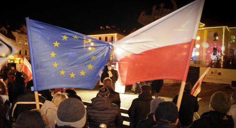 Egyre kevesebb lengyel bízik az EU-ban