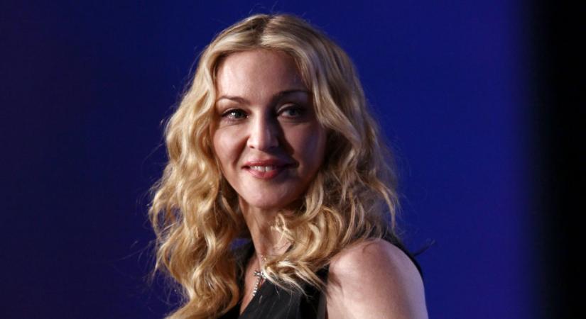 Madonna elég gyanús cigire gyújt rá Snoop Dogg videoklipjében