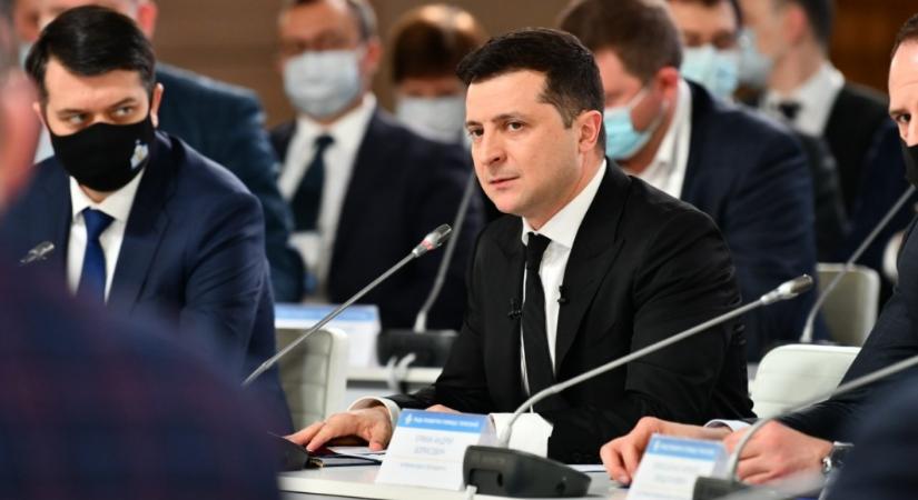 Zelenszkij veszélyes játékot űz, véli egy ukrán politológus
