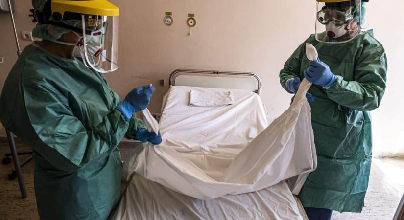 Dermesztő videó: elfogyott az oxigén, az orvosok a kórterembe zárták megfulladni a koronavírusos betegeket