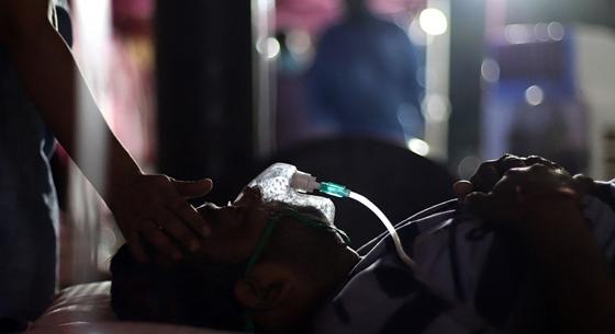 Több mint 4000 halott egyetlen nap alatt Indiában