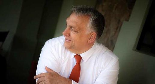 Orbán Viktor az oltásról beszélt, majd aludt egy gyorsat