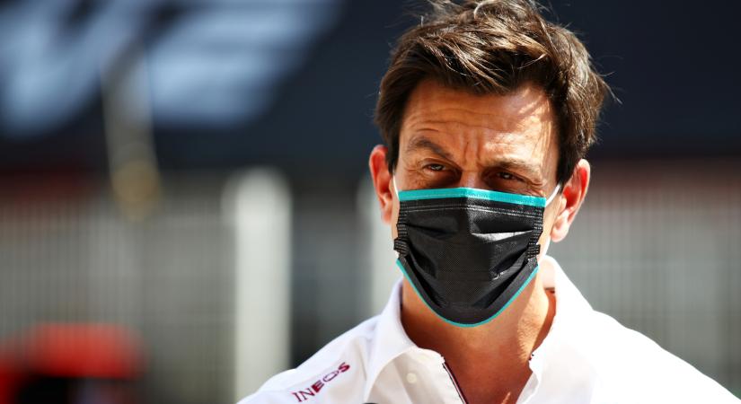 F1: A Mercedes is kiteregette a Red Bull titkait