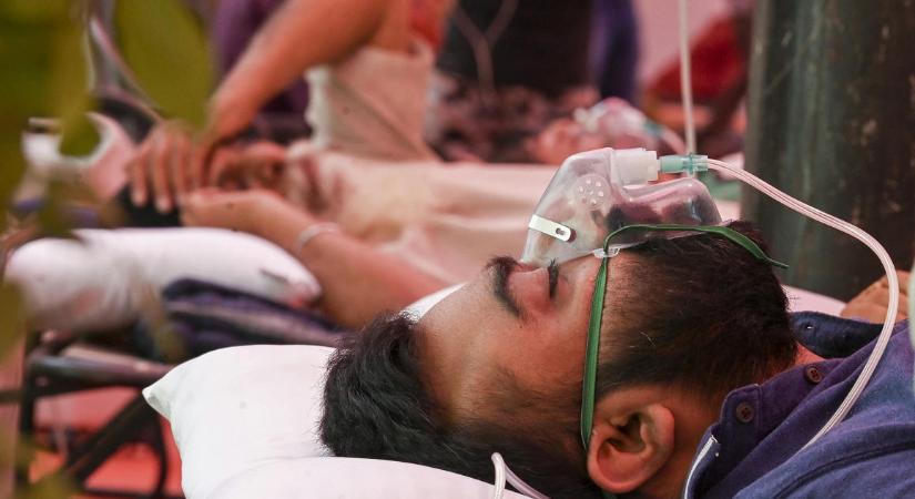 Rekord: több mint négyezren haltak meg 24 óra alatt Indiában