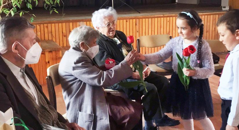 Három, kilencvenedik életévét is betöltött szülinapost ünnepeltek Fülén