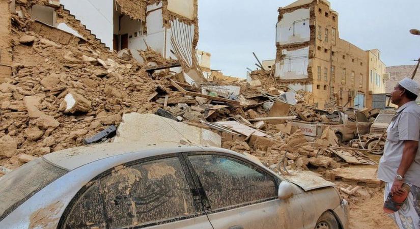 Pusztító áradások Jemenben - kártyavárként omlottak össze a házak
