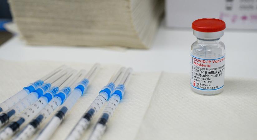 Nagy Moderna-bejelentés: a vakcinájuk 96 százalékban hatékony a kamaszoknál