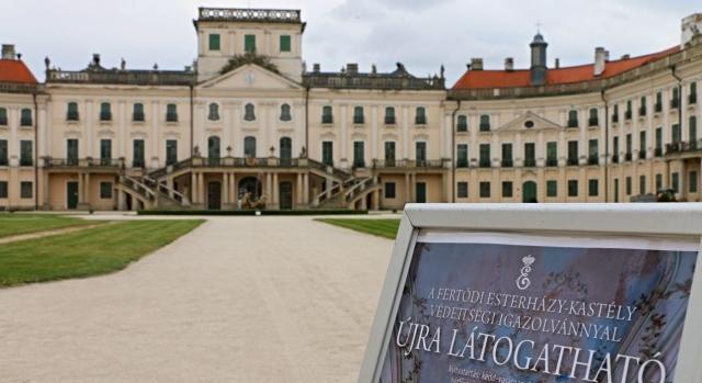 Újra látogatható a fertődi Esterházy-kastély és a nagycenki Széchényi-mauzóleum