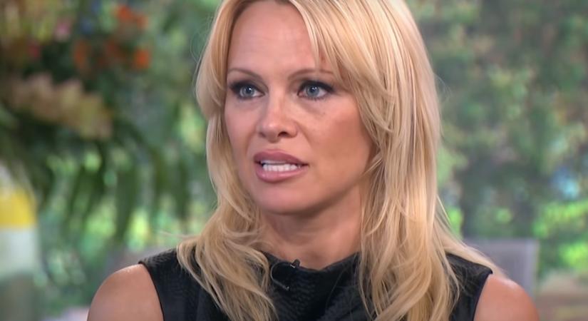 Pamela Anderson kiköpött hasonmása a színésznő, aki őt játssza az elhíresült szexvideójáról szóló sorozatban