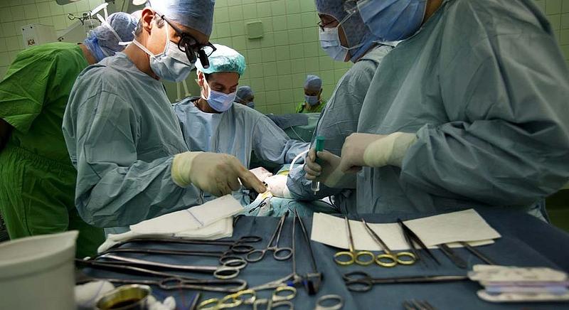 Több ezer műtét maradt el a járvány miatt, őrületesen megnőttek a várólisták