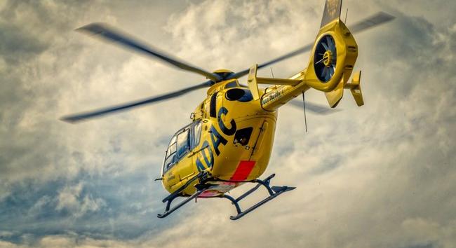 Mentőhelikoptert riasztottak: egy 4 éves gyerek meghalt, testvére életéért küzdenek