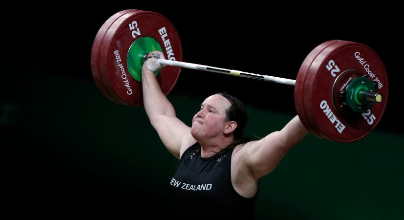 Az olimpián már a nők között versenyezhet a férfinak született súlyemelő