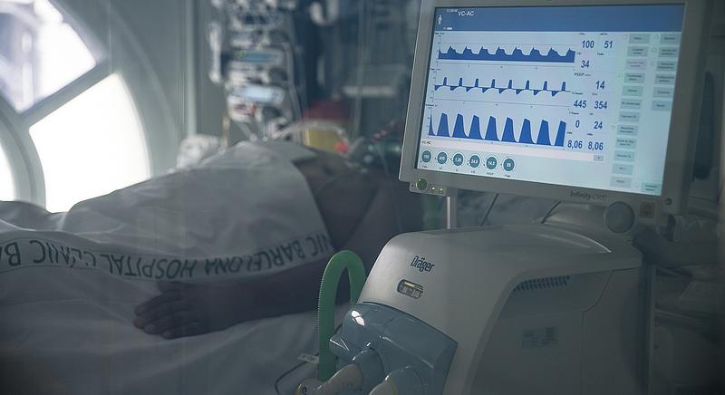 Nehezen szabadul a kormány a feleslegesen beszerzett lélegeztetőgépektől