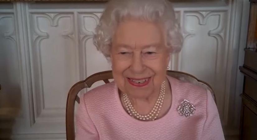 Zoomon köszöntötte Erzsébet királynő Archie-t, akinek amerikai akcentusa van