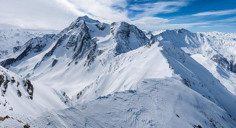 Két hatalmas lavina is ölt a francia Alpokban