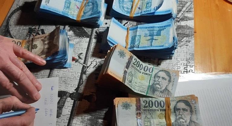 Ötmillió forintot lopott össze a MÁV jegykiadó automatáiból a cégnél dolgozó férfi