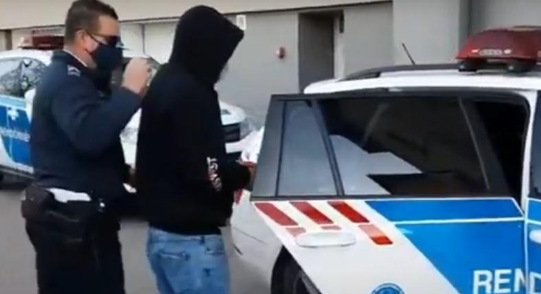Videón a tokodi társasházak drogos fosztogatója: motort és láncfűrészt is lopott