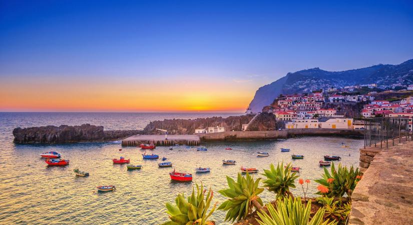 Ingyen PCR-tesztet ad a turistáknak Európa legvágyottabb szigete