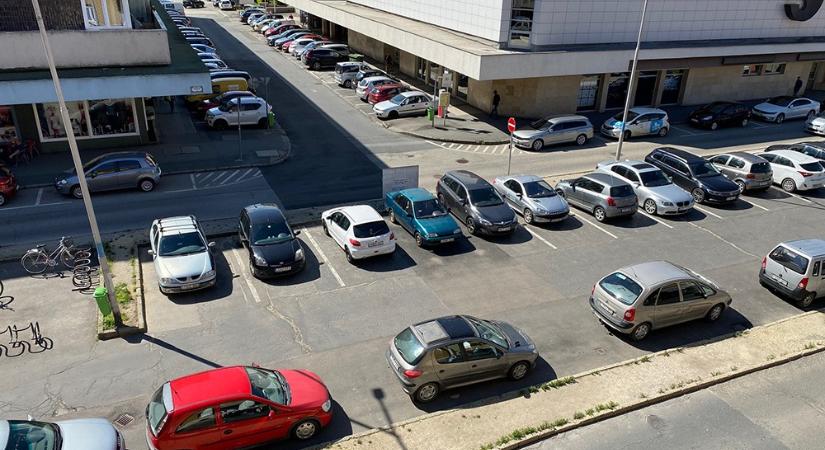 Ungár: Értelmetlen az ingyenes parkolás