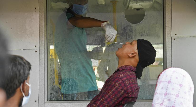 Tíz nap után 400 ezer alá csökkent a fertőzöttek száma Indiában