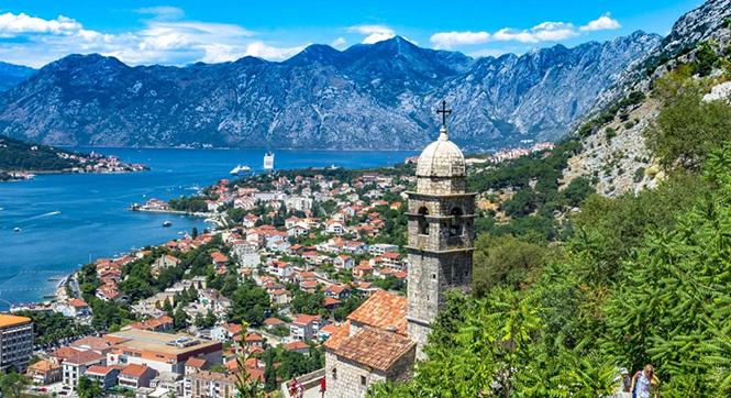 Montenegró ingyenes koronavírus-kezelést ígér a turistáknak