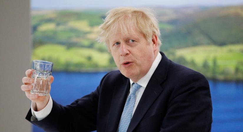 A karibi luxusnyaralása miatt is parlamenti vizsgálat indult Boris Johnson ellen