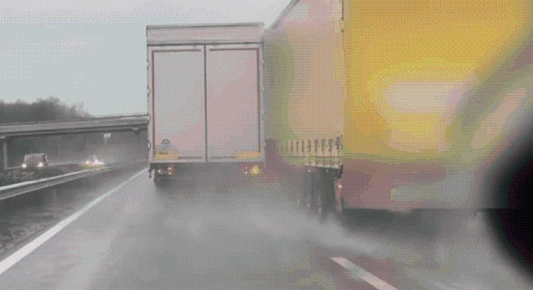 Videó: ámokfutó kamionosok háborúztak az M1-esen