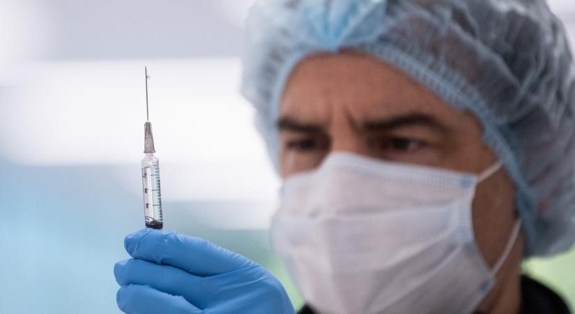 Norvég szakértők a Johnson & Johnson és az AstraZeneca vakcinájának mellőzését javasolják
