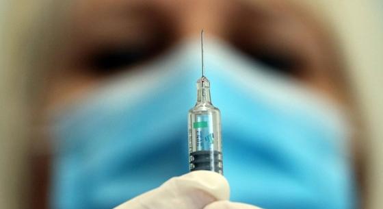 Véletlenül hat adag Pfizer-vakcinát adtak be egy olasz nőnek
