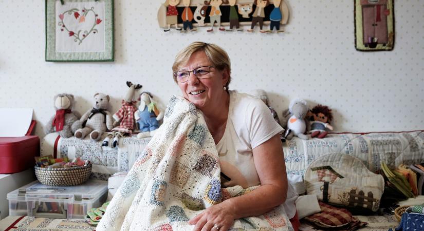 Új életre kelnek a régi anyagok Bodáné Fenyves Zsuzsa foltvarró kezében