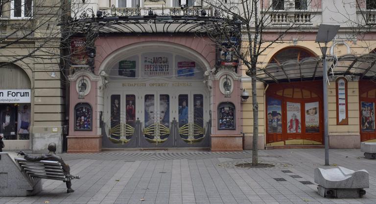 Tyúklépésekben halad a Budapesti Operettszínház sértettjeinek ügye