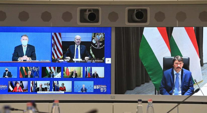 Áder János és Joe Biden is felszólalt a Bukaresti Kilencek csúcstalálkozóján