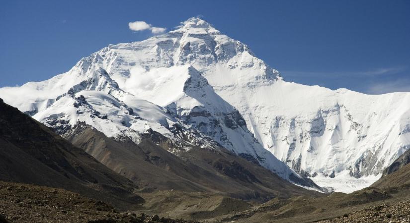 Kína demarkációs vonalat húz az Everest csúcsán