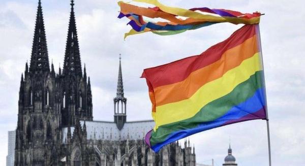 Azonos nemű párok megáldásával lázad a német egyház