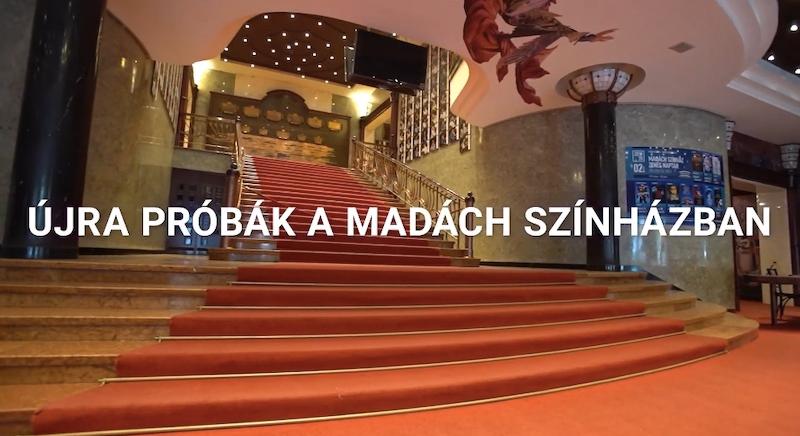 Gallusz Nikolett, Gubik Petra Simon Boglárka és Szirtes Tamás már próbál a Madách Színházban