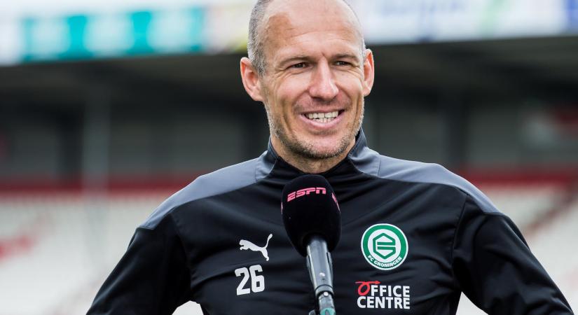 A 37 éves Robben előbb adott két gólpasszt, majd a meccs után hazabiciklizett