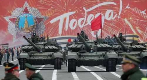 Az orosz katonai díszszemlével üzent most Putyin