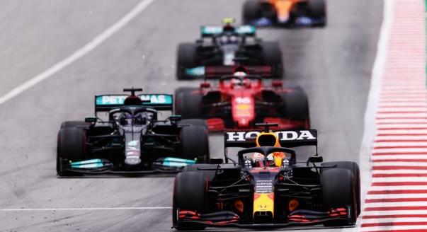 Mercedes: Ezért gyengébb a Red Bull futamon